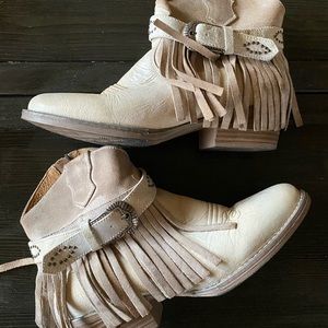 Sterling River fringe boots booties 9